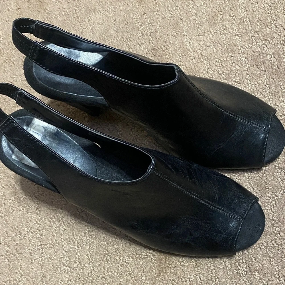 AEROSOLES Elegant Black Slingback Heels Size 9 Career Academia Collegiate